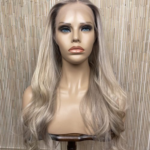 Perukdetalj eller färgexempel från Indigos Hairs perukguide