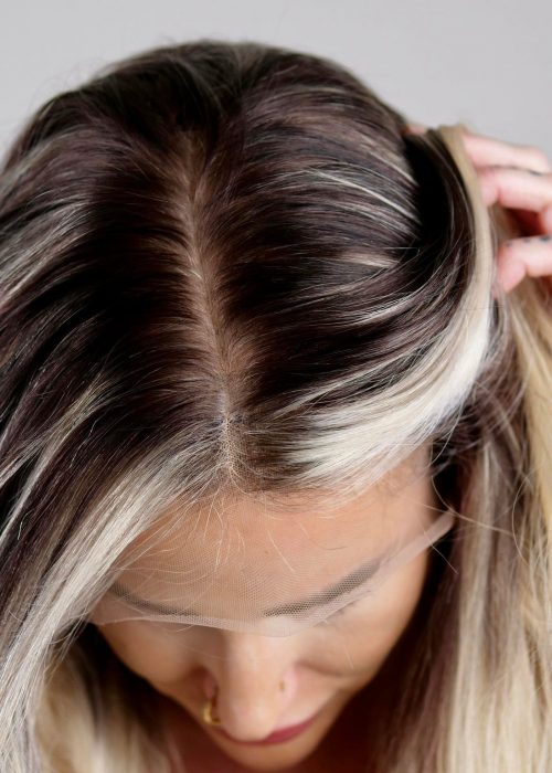 Perukdetalj eller färgexempel från Indigos Hairs perukguide