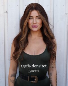 Perukdetalj eller färgexempel från Indigos Hairs perukguide