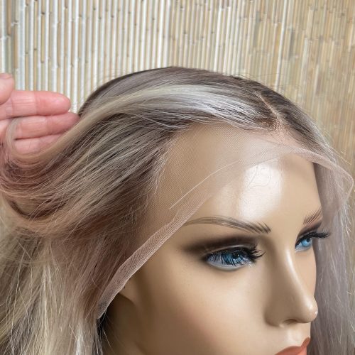 Perukdetalj eller färgexempel från Indigos Hairs perukguide