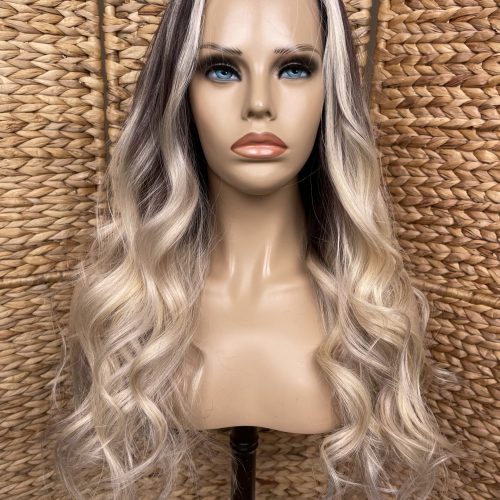Perukdetalj eller färgexempel från Indigos Hairs perukguide
