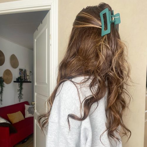 Perukdetalj eller färgexempel från Indigos Hairs perukguide